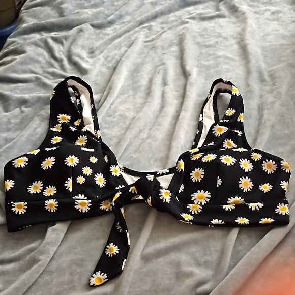 XL‎ Cupshe Bikini Top - Picture 1 of 3
